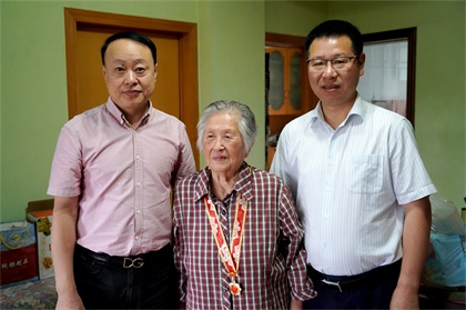 頒發(fā)紀念章 00(4).jpg