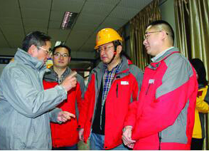 瀘天化公司領(lǐng)導大年三十慰問生產(chǎn)一線員工