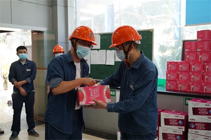 瀘天化股份公司總經(jīng)理趙永清率隊(duì)開展“送清涼”慰問活動(dòng)