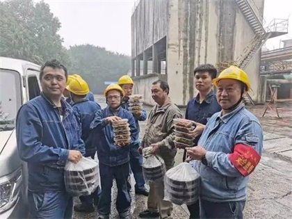 瀘天化股份公司工會(huì)為硝區(qū)大修員工送慰問餐
