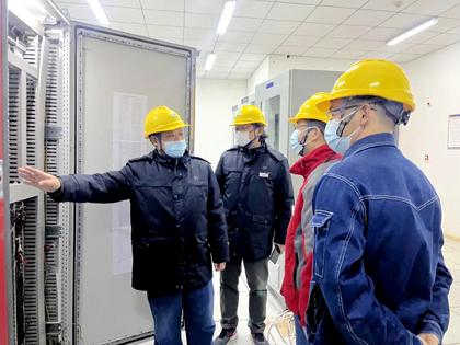 瀘天化股份公司領(lǐng)導(dǎo)趙永清、陳占清深入一線檢查指導(dǎo)大修工作