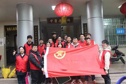 瀘天化股份公司團(tuán)委組織志愿者到納溪區(qū)人民醫(yī)院開(kāi)展志愿者主題活動(dòng)