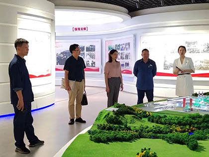 瀘州市委副秘書長(zhǎng)易澤蓮調(diào)研瀘天化檔案管理