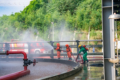 瀘天化股份公司開展液氨罐區(qū)液氨泄漏應(yīng)急演練