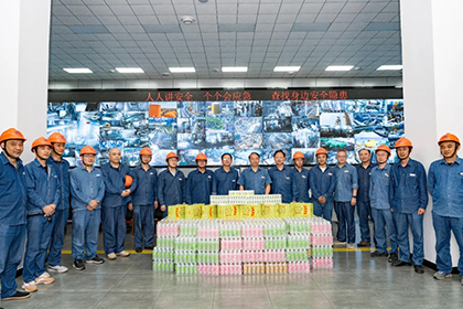 瀘天化股份公司黨委書記、董事長廖廷君率隊到生產一線開展“送清涼”慰問活動